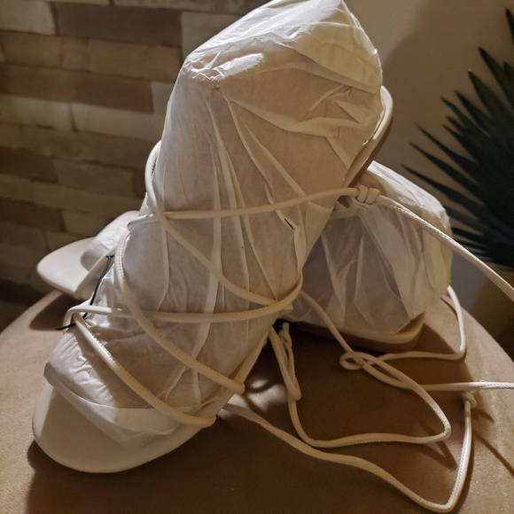 Express Lace-up Strappy Sandals - Picture 3 of 8